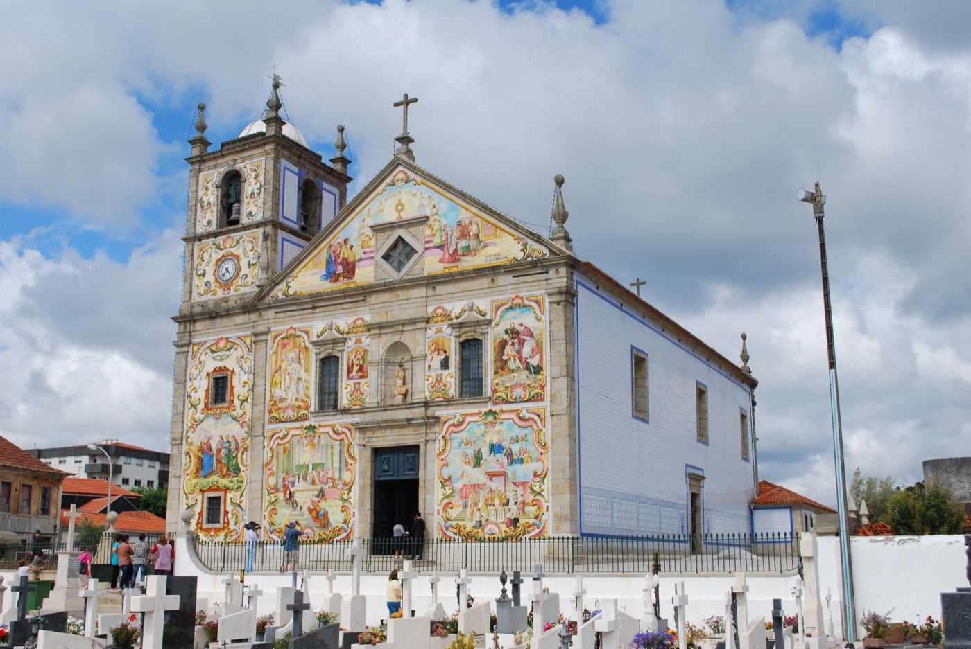 瓦莱加主教堂彩色瓷砖 / Igreja Matriz de Válega azulejo façade